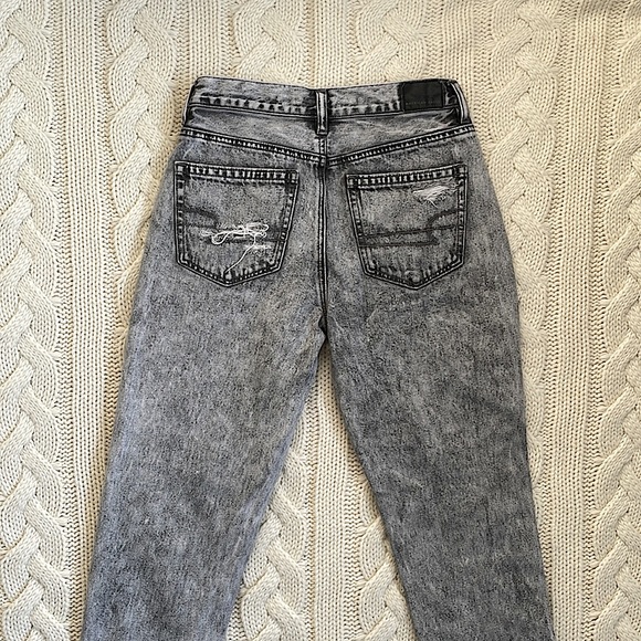 👖2 for $30👖 American Eagle Distressed Grey Denim Mom Jeans - SHORT - Picture 4 of 11